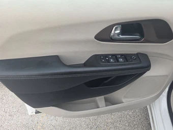 2023 Chrysler Voyager LX 121.6" WB - miniatura 9