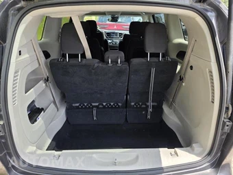 2023 Chrysler Voyager LX 121.6" WB – miniatura 28