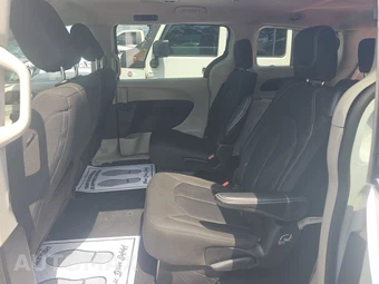 2023 Chrysler Voyager LX 121.6" WB – miniatura 13