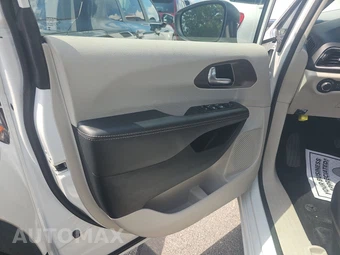 2023 Chrysler Voyager LX 121.6" WB – miniatura 9