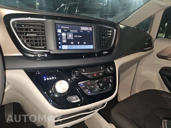 2023 Chrysler Voyager LX 121.6" WB – miniatura 11