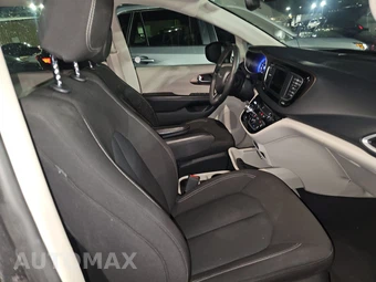 2023 Chrysler Voyager LX 121.6" WB – miniatura 8