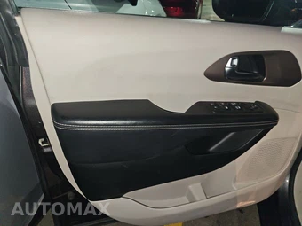 2023 Chrysler Voyager LX 121.6" WB – miniatura 9