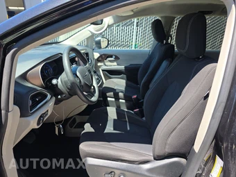 2023 Chrysler Voyager LX 121.6" WB – miniatura 7