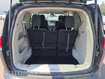 2023 Chrysler Voyager LX 121.6" WB - miniatura 12