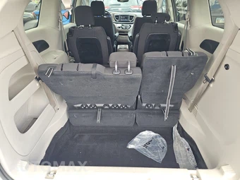 2023 Chrysler Voyager LX 121.6" WB – miniatura 17