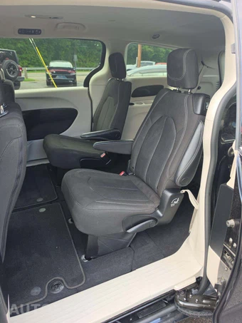 2023 Chrysler Voyager LX 121.6" WB - miniatura 13