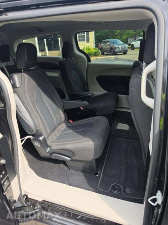 2023 Chrysler Voyager LX 121.6" WB - miniatura 17
