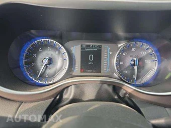 2023 Chrysler Voyager LX 121.6" WB – miniatura 9