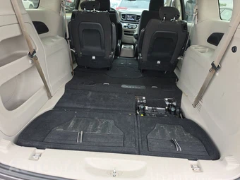 2023 Chrysler Voyager LX 121.6" WB - miniatura 17