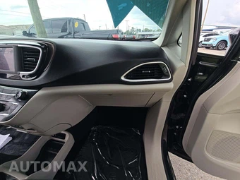 2023 Chrysler Voyager LX 121.6" WB – miniatura 17