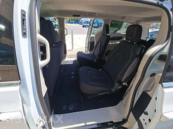 2023 Chrysler Voyager LX 121.6" WB - miniatura 13