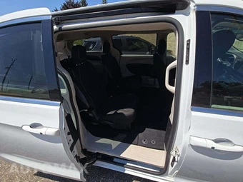 2023 Chrysler Voyager LX 121.6" WB - miniatura 17