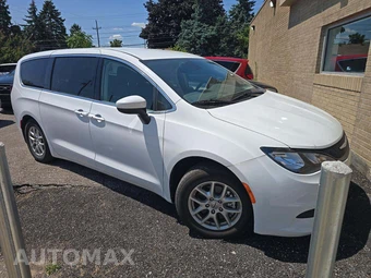 2023 Chrysler Voyager LX 121.6" WB - miniatura 4