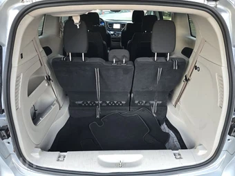 2023 Chrysler Voyager LX 121.6" WB - miniatura 17