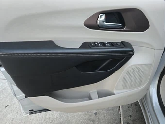 2023 Chrysler Voyager LX 121.6" WB - miniatura 9