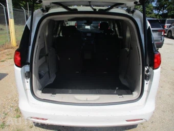 2023 Chrysler Voyager LX 121.6" WB – miniatura 15