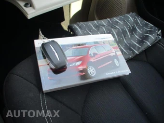 2023 Chrysler Voyager LX 121.6" WB – miniatura 9