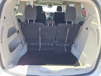 2023 Chrysler Voyager LX 121.6" WB – miniatura 17