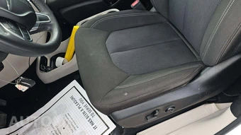 2023 Chrysler Voyager LX 121.6" WB - miniatura 24