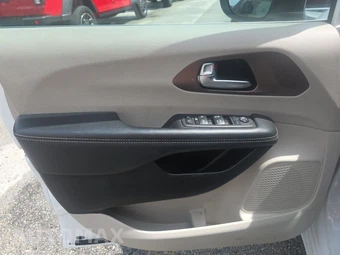 2023 Chrysler Voyager LX 121.6" WB - miniatura 9
