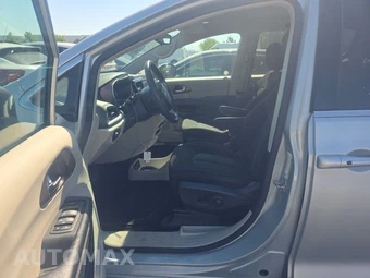 2023 Chrysler Voyager LX 121.6" WB – miniatura 7