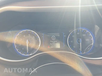 2023 Chrysler Voyager LX 121.6" WB – miniatura 12