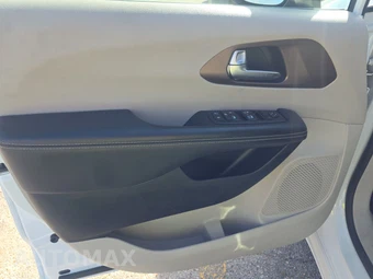 2023 Chrysler Voyager LX 121.6" WB – miniatura 9