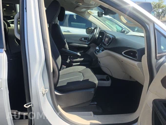 2023 Chrysler Voyager LX 121.6" WB – miniatura 8