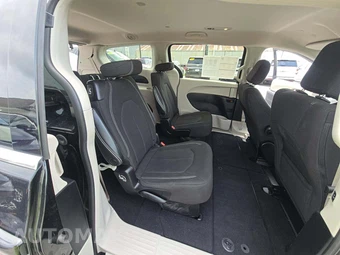 2023 Chrysler Voyager LX 121.6" WB - miniatura 14