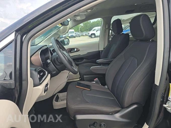 2023 Chrysler Voyager LX 121.6" WB - miniatura 3