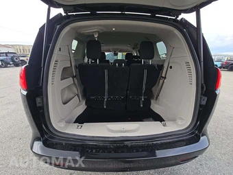 2023 Chrysler Voyager LX 121.6" WB - miniatura 12