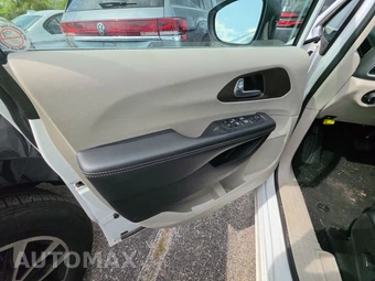2023 Chrysler Voyager LX 121.6" WB - miniatura 9