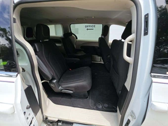 2023 Chrysler Voyager LX 121.6" WB - miniatura 17