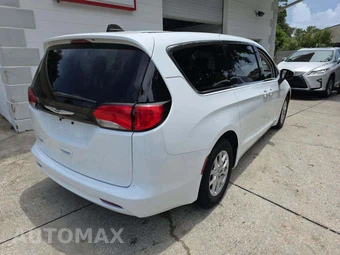 2023 Chrysler Voyager LX 121.6" WB - miniatura 3