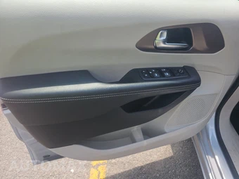 2023 Chrysler Voyager LX 121.6" WB - miniatura 9