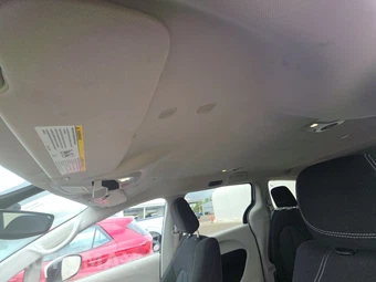2023 Chrysler Voyager LX 121.6" WB – miniatura 18