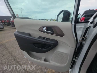 2023 Chrysler Voyager LX 121.6" WB – miniatura 9
