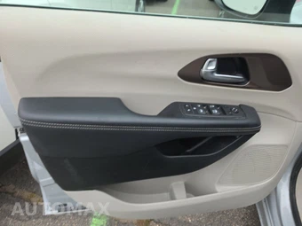 2023 Chrysler Voyager LX 121.6" WB – miniatura 9