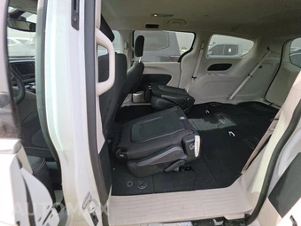 2023 Chrysler Voyager LX 121.6" WB - miniatura 13