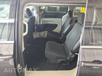 2023 Chrysler Voyager LX 121.6" WB – miniatura 13