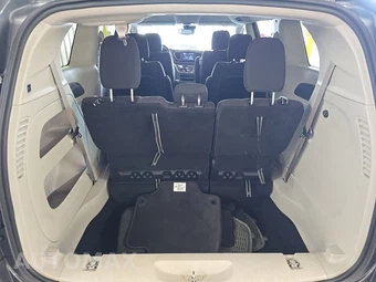 2023 Chrysler Voyager LX 121.6" WB – miniatura 17