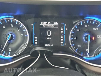 2023 Chrysler Voyager LX 121.6" WB – miniatura 12