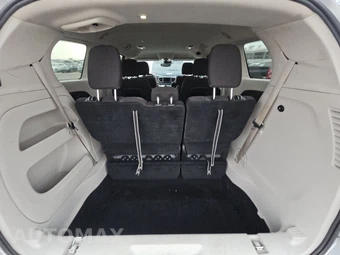 2023 Chrysler Voyager LX 121.6" WB – miniatura 17