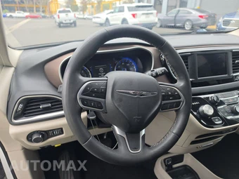 2023 Chrysler Voyager LX 121.6" WB – miniatura 10