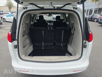 2023 Chrysler Voyager LX 121.6" WB – miniatura 17