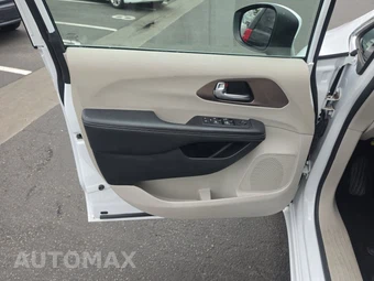 2023 Chrysler Voyager LX 121.6" WB – miniatura 9