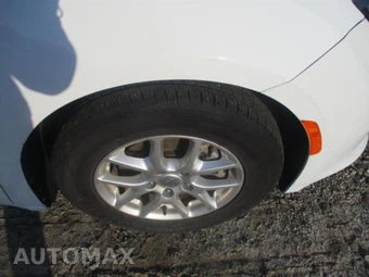 2023 Chrysler Voyager LX 121.6" WB - miniatura 3