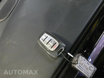 2023 Chrysler Voyager LX 121.6" WB – miniatura 13