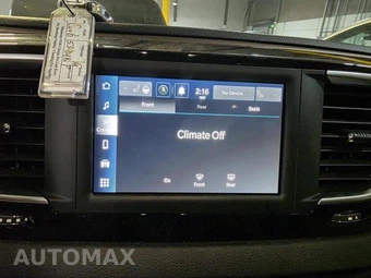 2023 Chrysler Voyager LX 121.6" WB – miniatura 4